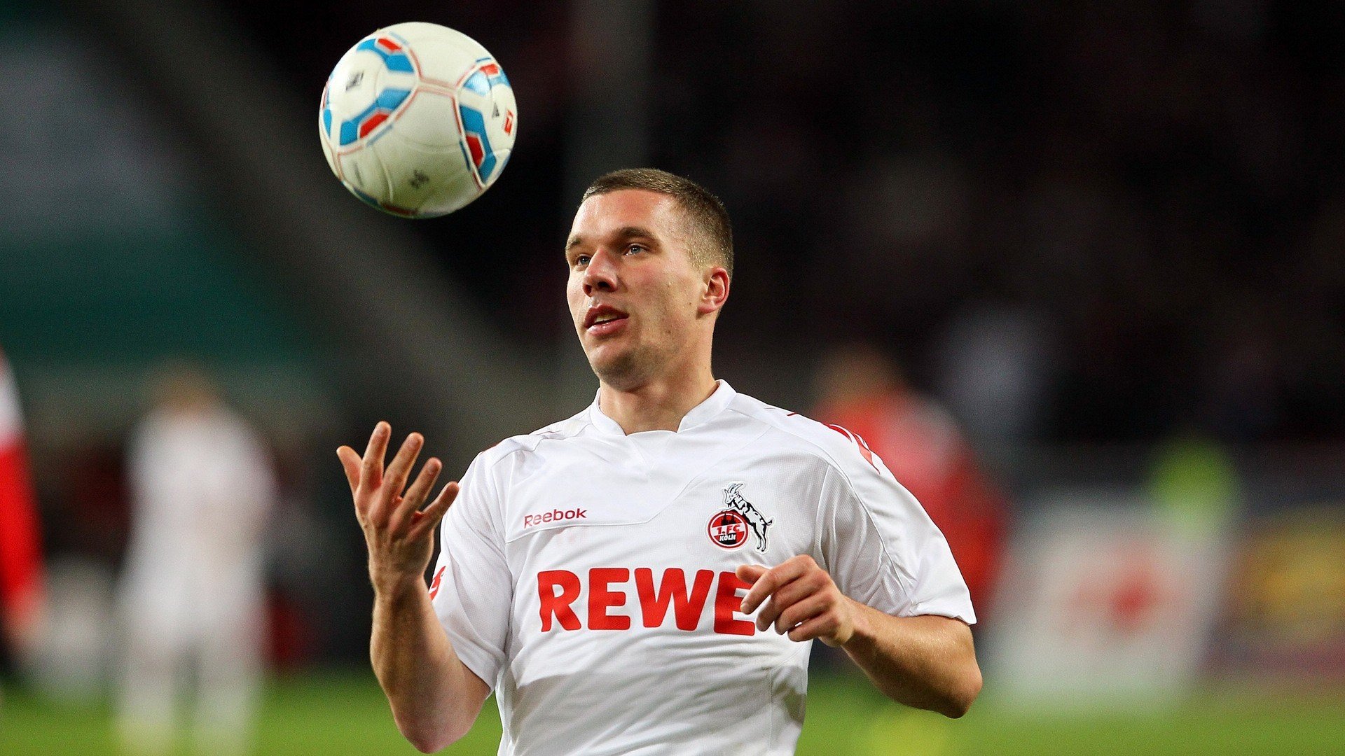 乐鱼体育平台-欧洲杯决战在即：战术创新引人期待！，欧洲杯决赛展望